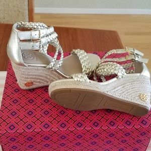 Brand new Tory Burch wedges Bailey 90MM Esparalde